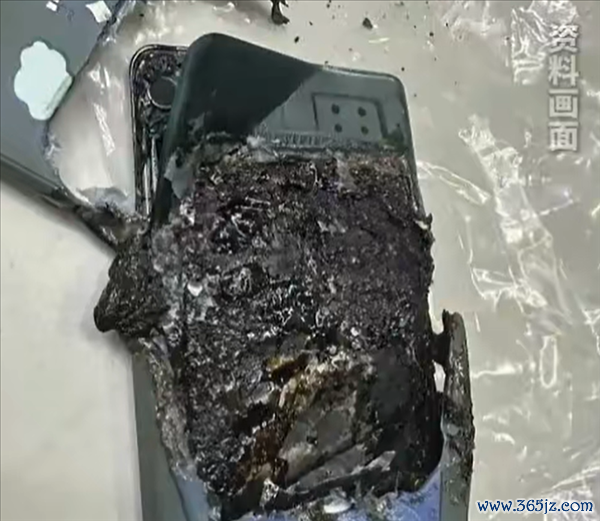 后怕不已!  手机放枕边充电凌晨蓦地爆炸：屋内蓦地烟雾缭绕
